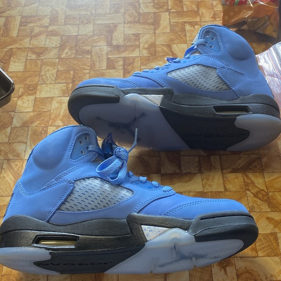 Unc SE Jordan 5’s - Picture 3 of 5